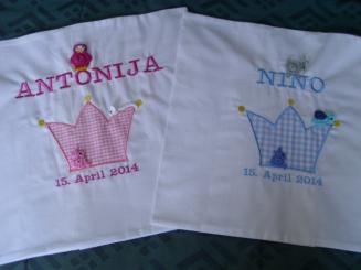 Kissenbezug mit Namen für Zwillinge 